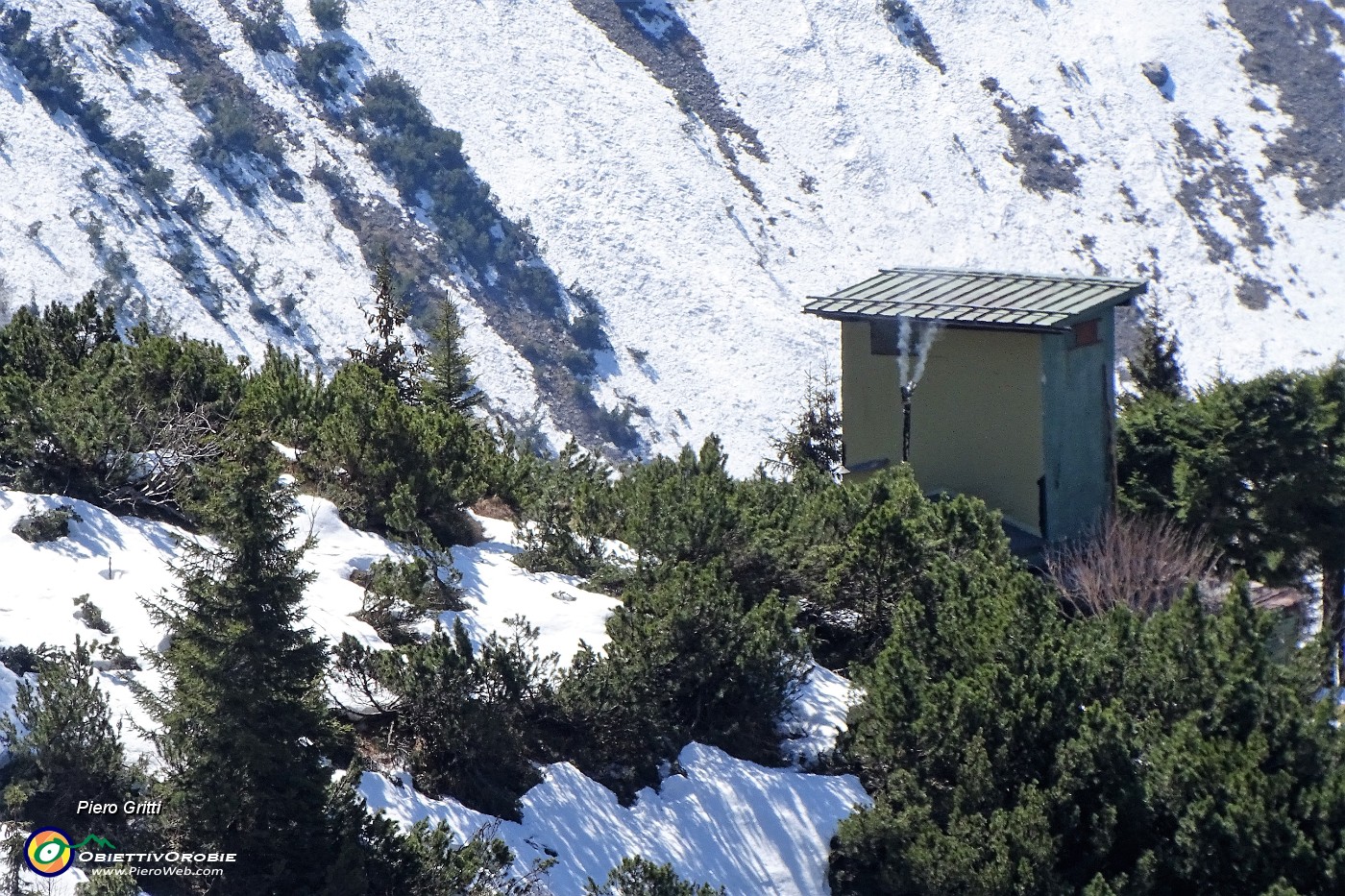 58 Zoom sul  Roccolo di Campo (1817 m).JPG